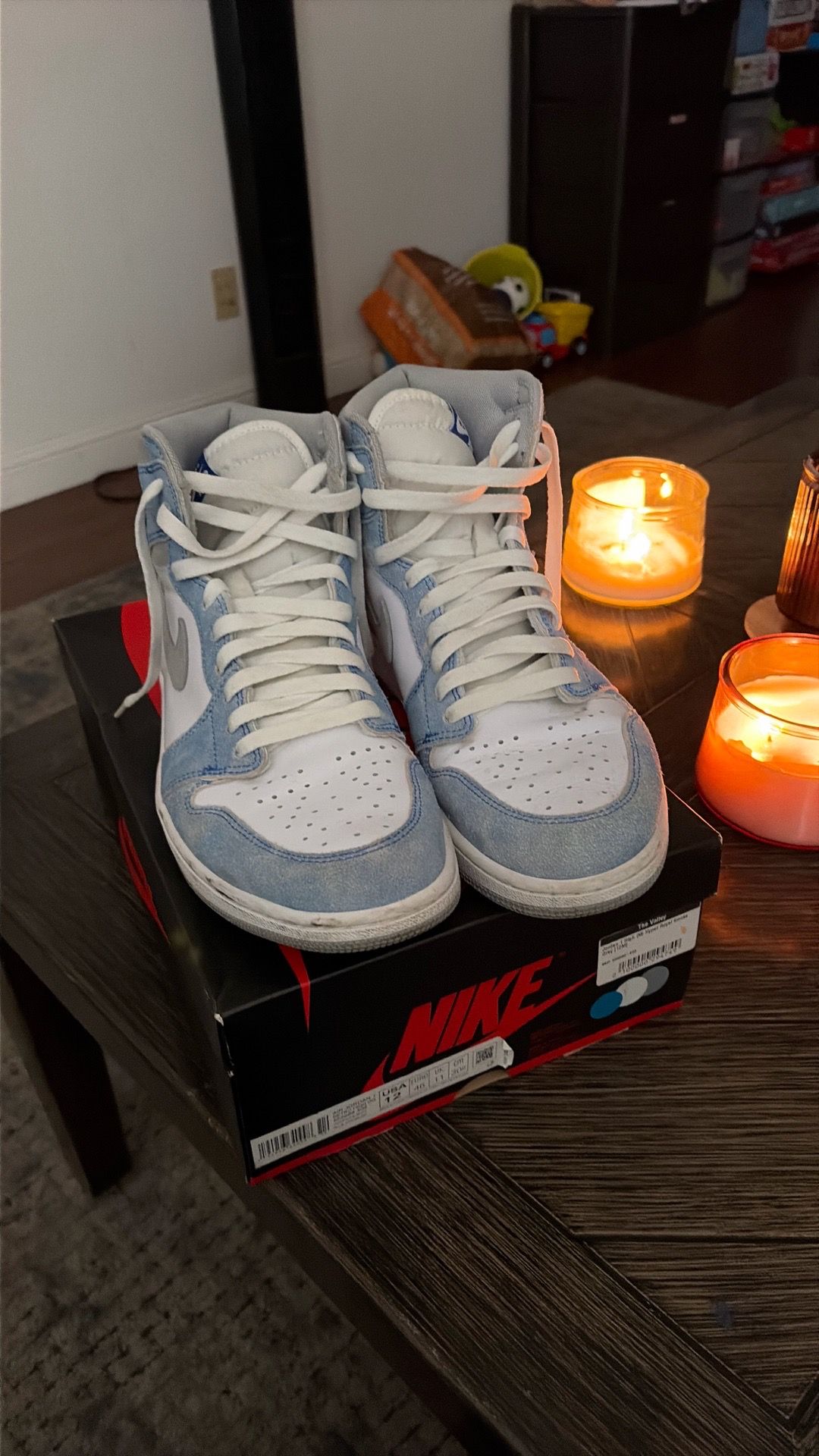 Air Jordan 1 high “hyper royal” size 12