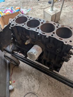 82 Toyota pickup engine block