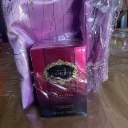 Vickey tiel paris women perfume and bag set $15