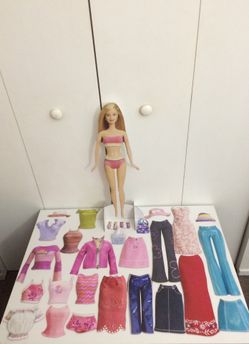 Stand Up Barbie Magnetic Dress Up PlaySet - 27 pcs