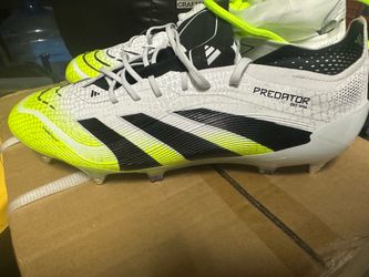 Soccer shoes metal spikes