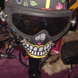 Brand New Must Have Gas Mask With Built In Bowl