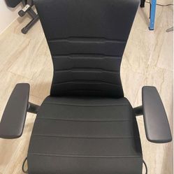 HERMAN-MILLER-GAMING-CHAIR