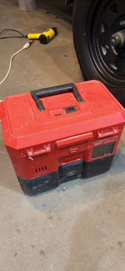Milwaukee m12 vacuum