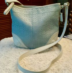 AUTHENTIC COACH PURSE 👜