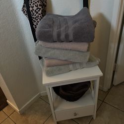 Bathroom dresser 