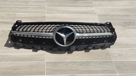Mercedes Benz CLA 250 Front Grill and Emblem