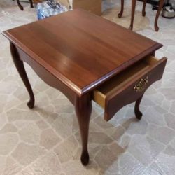 Square End Table With Drawer