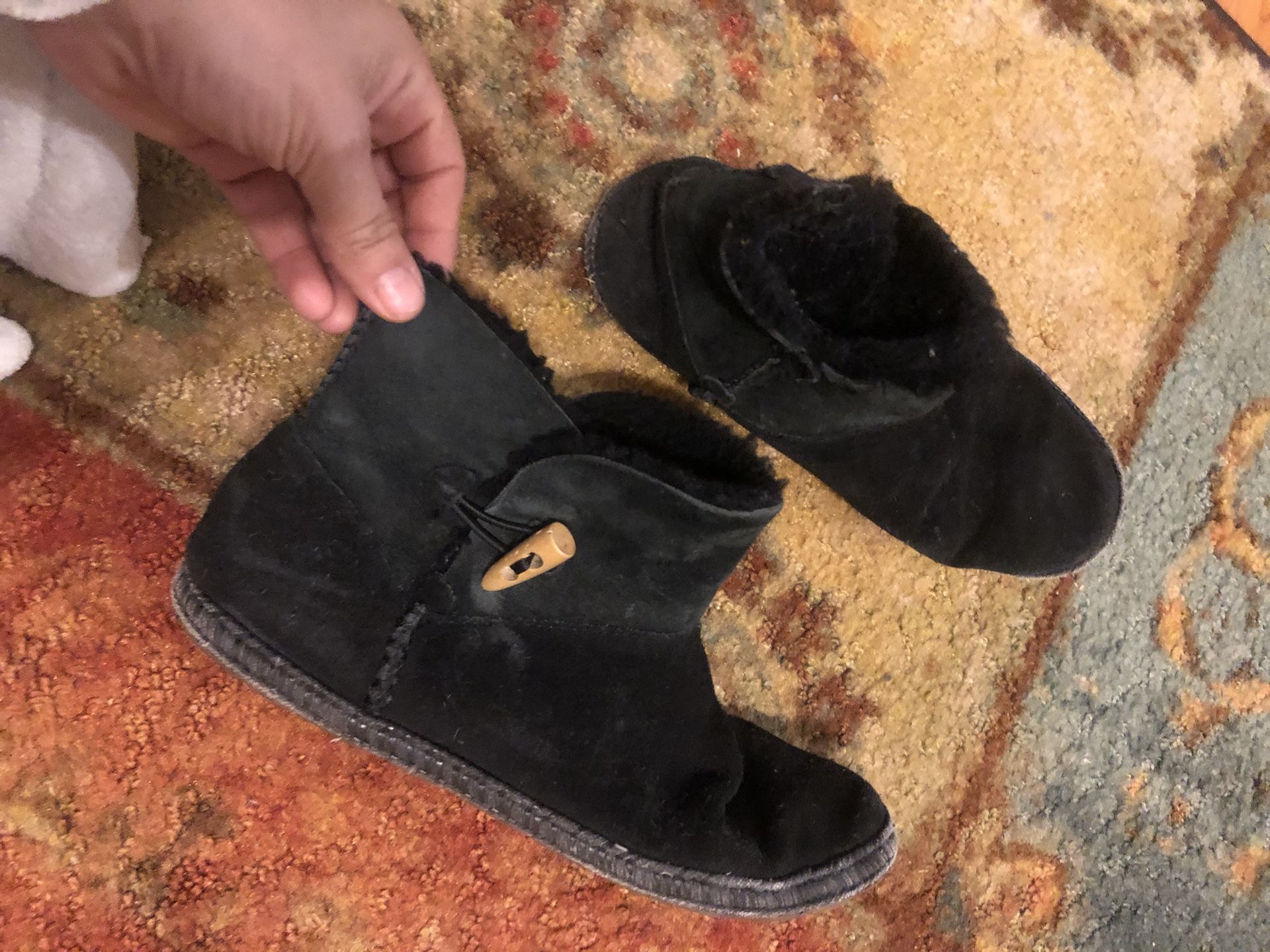 Short Uggs Boots Size 7 1/2