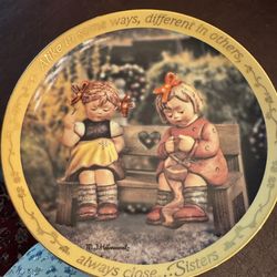 MI Hummel Sisters “Always Close” plate collection