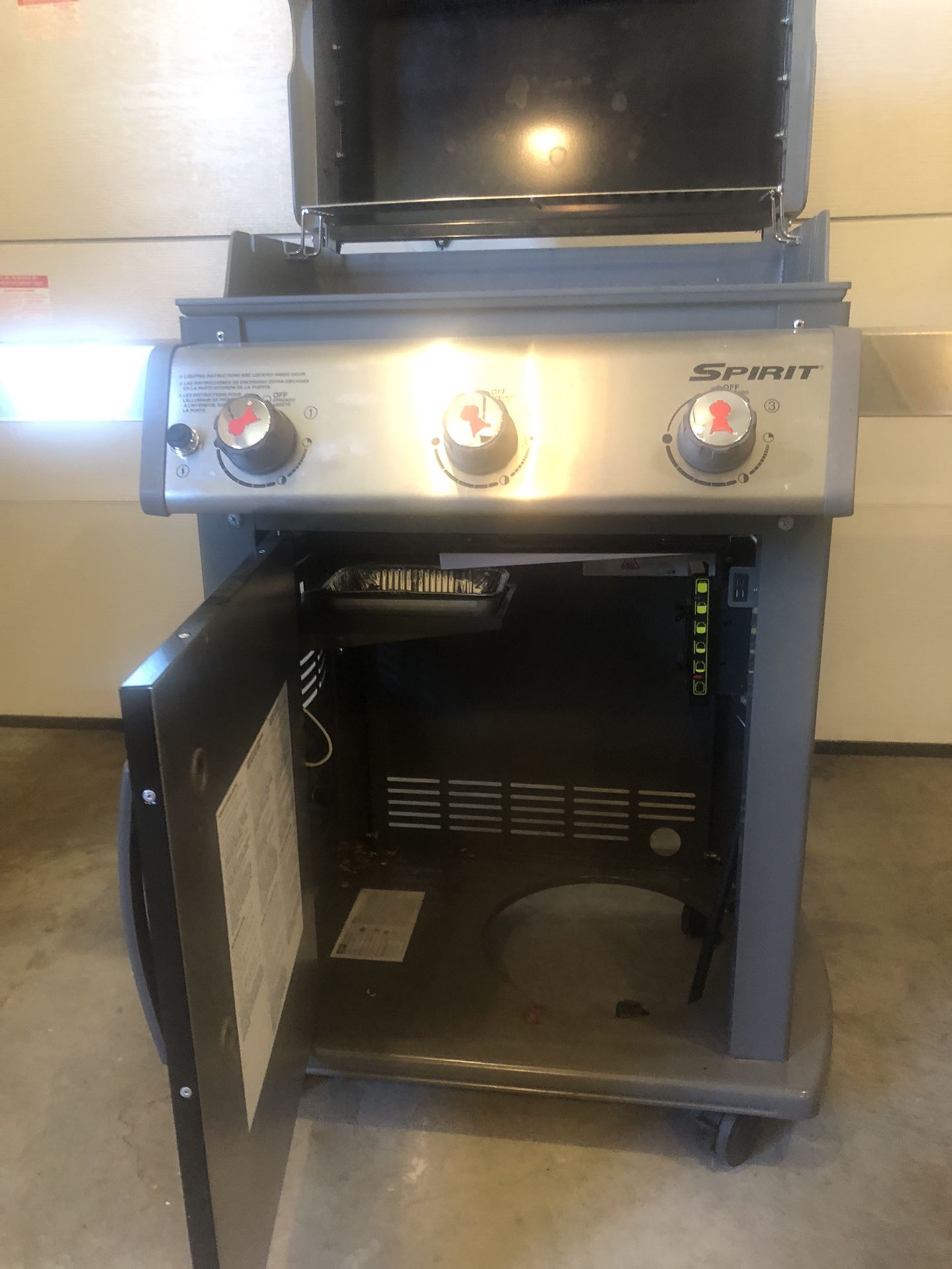 Weber 3 Burner Outdoor Grill (like New) With Extras