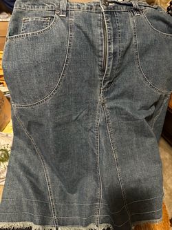 Levi skirt size 14