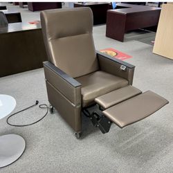 Medical Recliner Chair – Adjustable Patient / Caregiver Chair