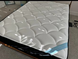 DreamCloud Premier Memory Foam Mattress – Queen Size – $420
