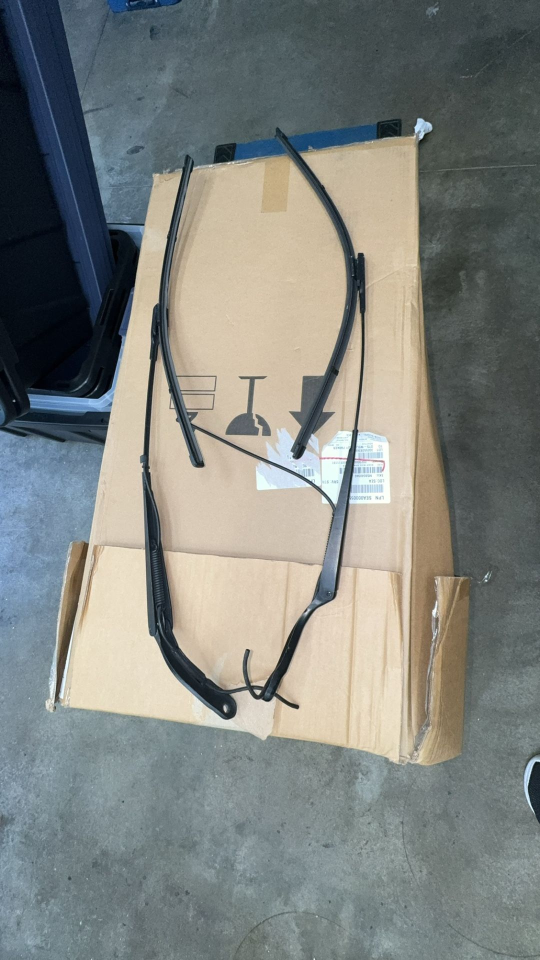 MERCEDES SPRINTER W(contact info removed)-2018 FRONT WINDSHIELD WIPER ARMS SET