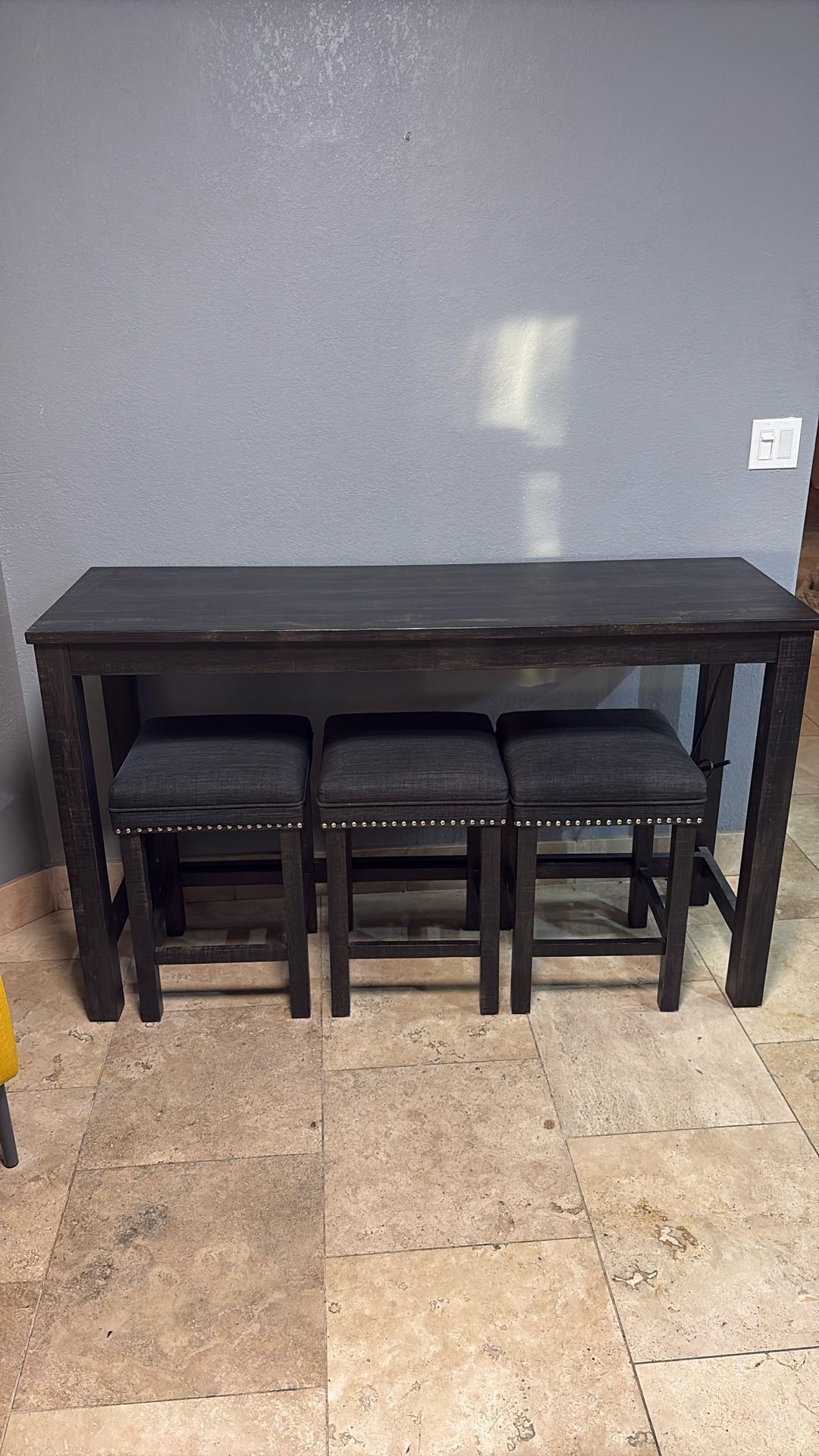 Coffee Bar With 3 Stools