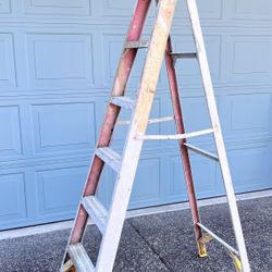 🪜 Werner 6 ft. Fiberglass Step Ladder – Durable & Reliable