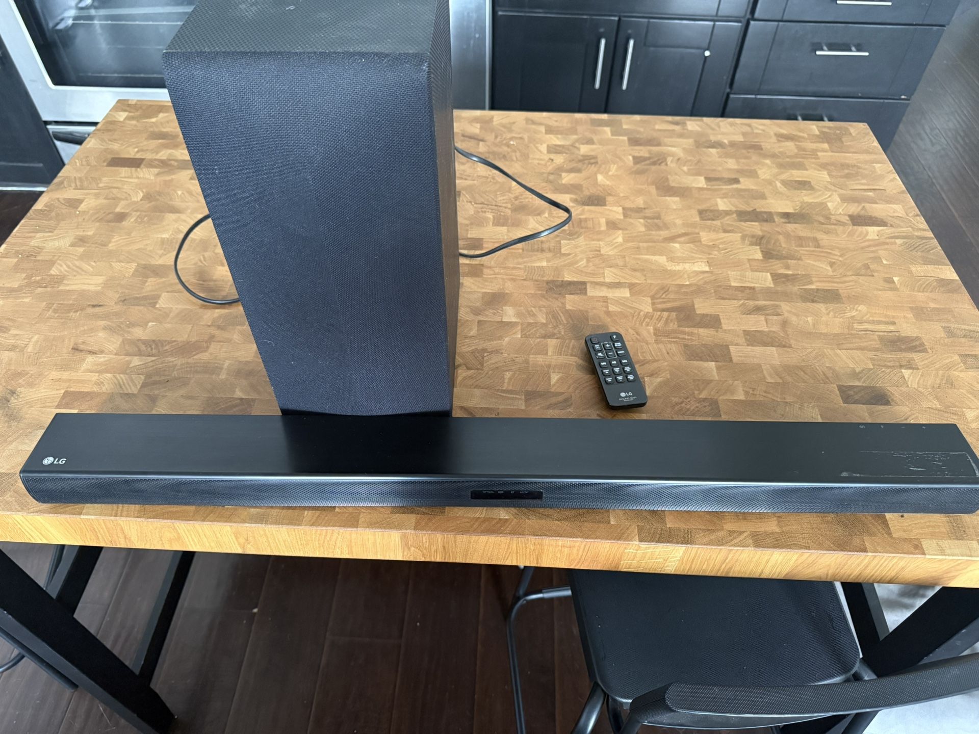 LG SK4D 2.1 Channel 300W Sound Bar with Wireless Subwoofer and Bluetooth® Connectivity