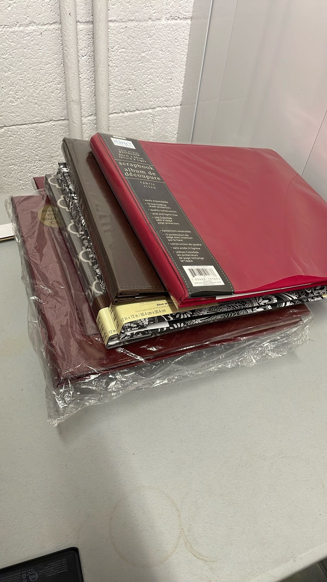 Set Of 8 12x12 Scrapbook Albums Plus “Scrap’N Stor” Carryall