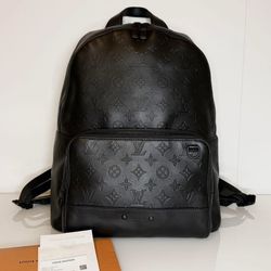 𝐋𝐨𝐮𝐢𝐬 𝐕𝐮𝐢𝐭𝐭𝐨𝐧 𝐌𝐨𝐧𝐨𝐠𝐫𝐚𝐦 𝐑𝐚𝐜𝐞𝐫 𝐁𝐚𝐜𝐤𝐩𝐚𝐜𝐤