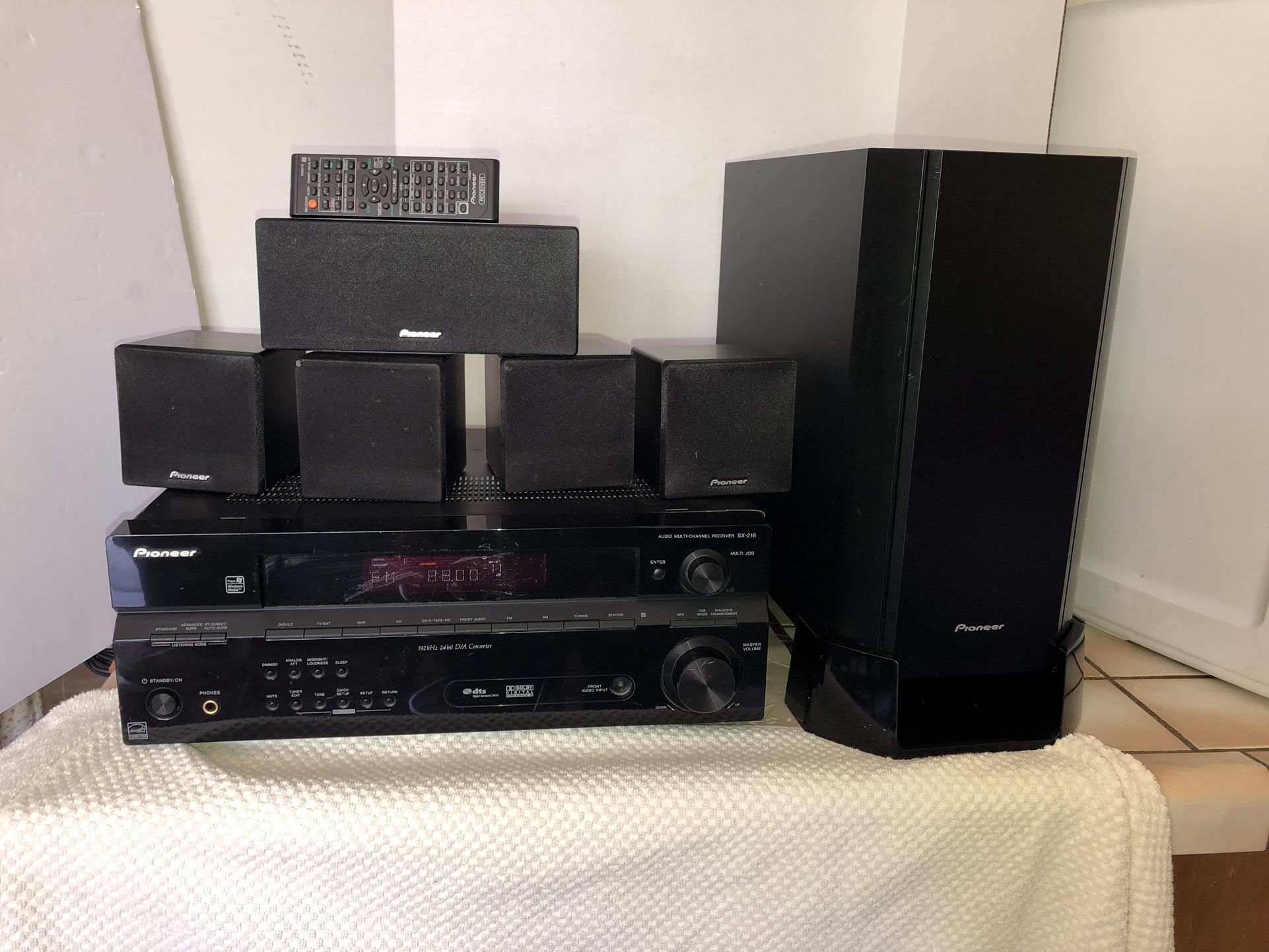 Pioneer Stereo With 5 Original Speakers Plus Woofer And Original Remote Control
