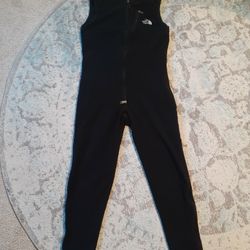 Northface Cover All. Size Medium