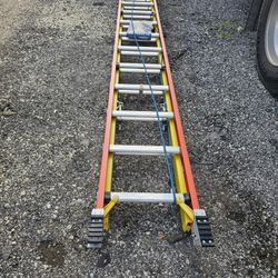 Werner Fiberglass 32ft Extension Ladder 