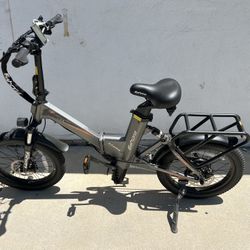 Electric Bike $760 Only 28 Miles Eahora