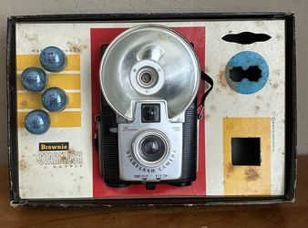 Vintage Kodak Brownie Starflash Outfit Camera Box w/ Flash Bulbs Untested