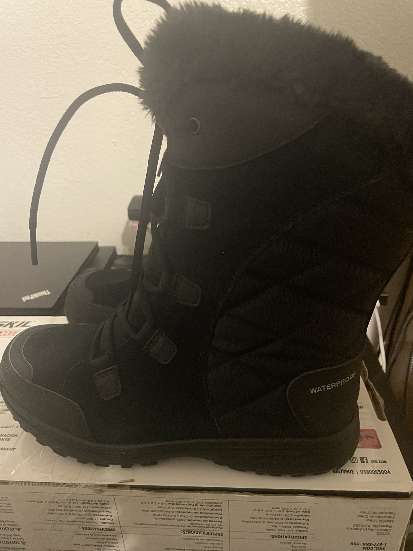 Snow boots Size 9W