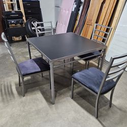 Dinning Table And Chairs 