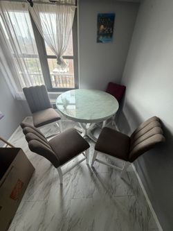 Modern Round Glass Dining Table Set – 4 Chairs – Excellent Condition