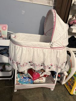 Minnie Mouse Baby Bassinet