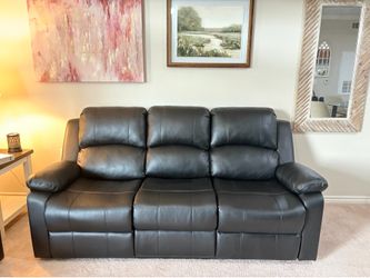 Black Leather Reclining Sofa & Loveseat Set w/ Console & Charging Station – Excellent Condition