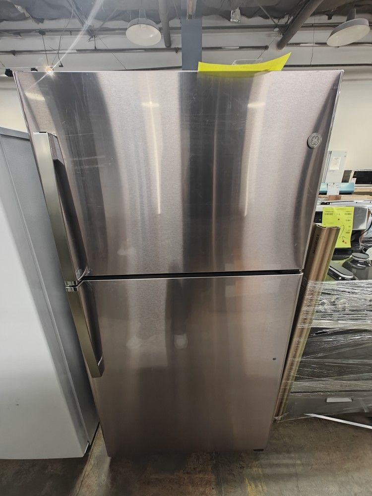 GE 33inch top freezer