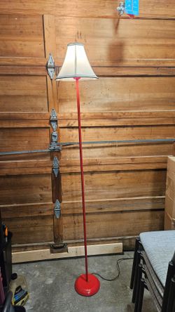 Free standing lamp