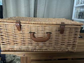 Scully & Scully Picnic Basket