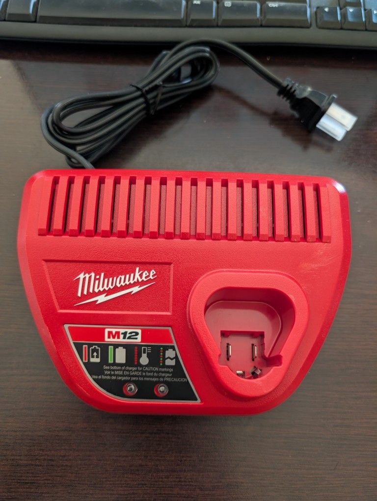 Milwaukee M12 Charger 