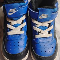 Toddler Nike Shoes 8c 35 OBO 