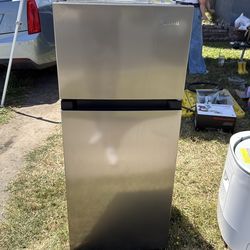 Vissani mini fridge