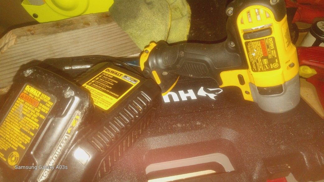 Small Light Weight Dewalt 1/4" Impact Driver