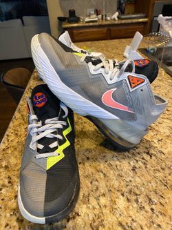 Nike LeBron 18 Low "Bugs vs Marvin" Space Jam shoe youth sz 7Y