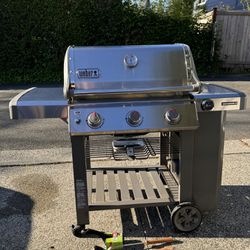 Weber 3 Burner Genesis II Propane Grill/BBQ w/ Cover -CAN DELIVER LOCALLY