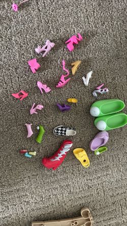 Barbie Shoes Some Matching And some Singles 