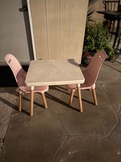 Kids table/chair set