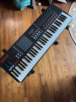 AKAI MPK 261 MIDI KEYBOARD