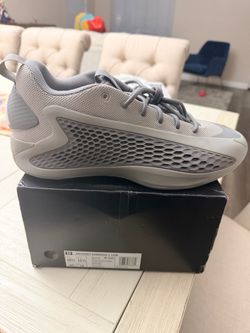 AE basketball shoes 10.5