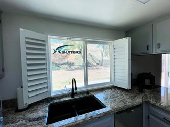 Custom Wood Plantation Shutters-  Installers near you, Free Estimates & Quick Quotes! Verified & Licensed Company. Persianas de Madera