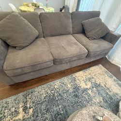 🛋️ Macy’s Queen Pullout Sofa – Gray | Great Condition