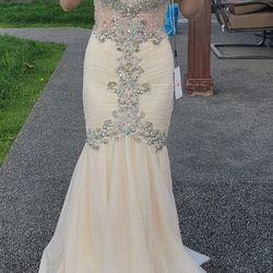 Beautiful Ivory Prom Dress New